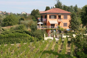 Villa I Due Padroni, two apartment House - Apartment Loggione Montecalvo Versiggia